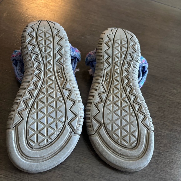 Teva Hurricane XLT2 Purple Strappy Outdoor
Water Hiking Sandals - Picture 4 of 6